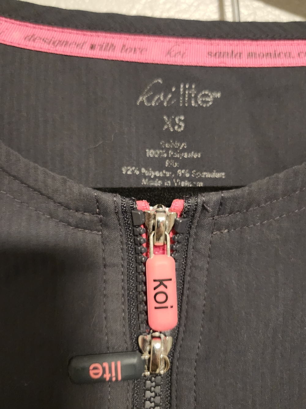 KOI Lite Women’s XS Charcoal Gray Zip Front Medical Scrub Top Pink Accents - Picture 3 of 13